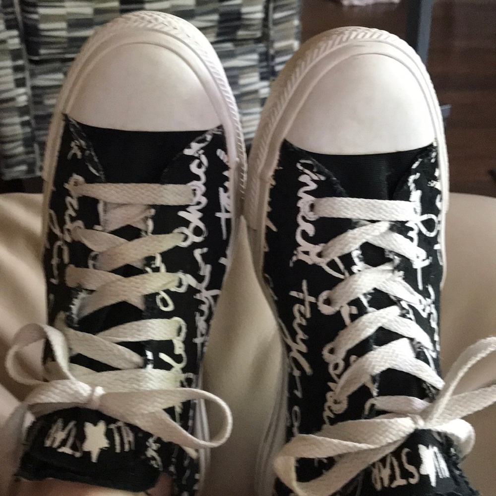 Chuck Taylor shoes w/unique print